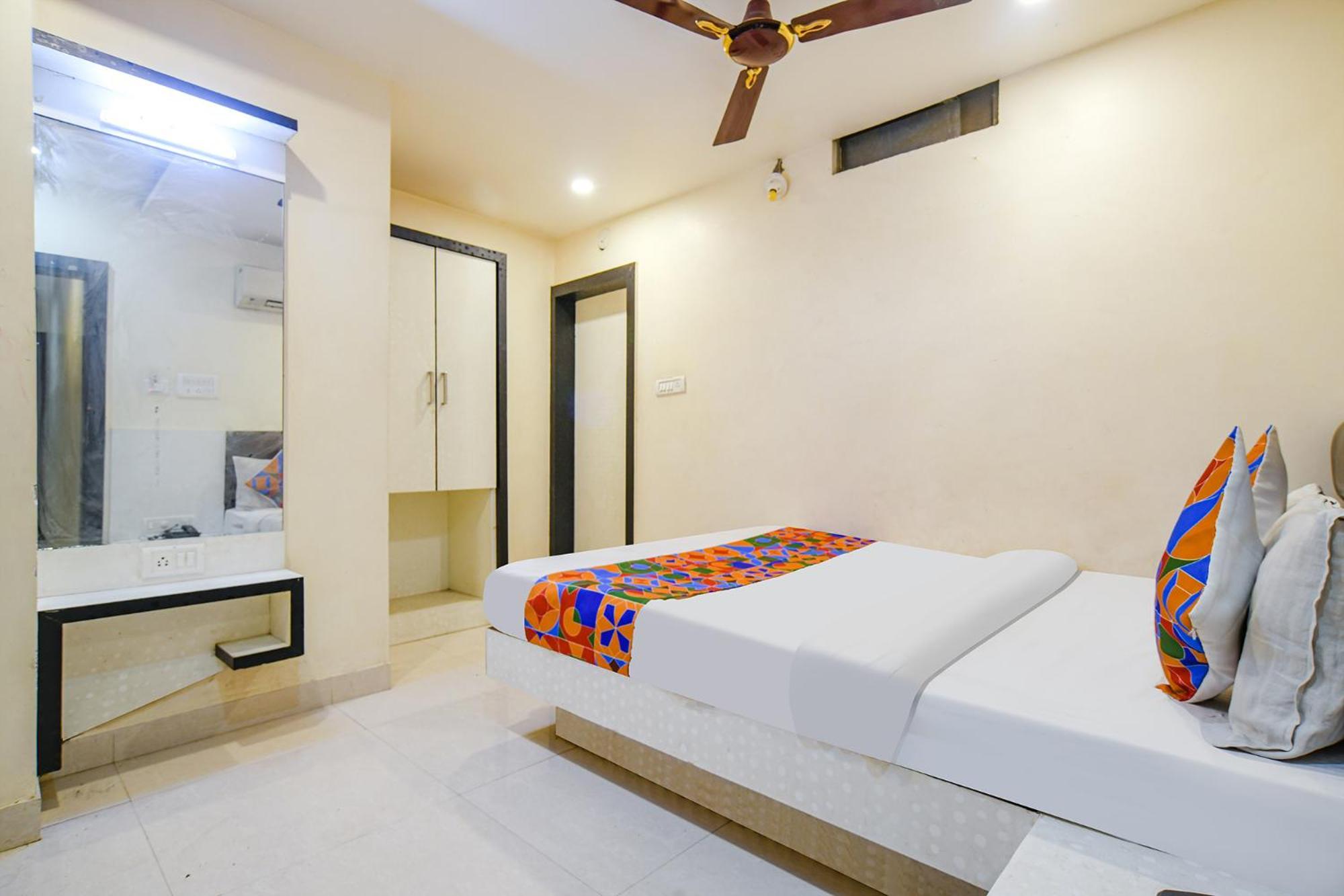 Fabhotel Shivam Palace- Near Mahakal Mandir Ujjain Exterior foto